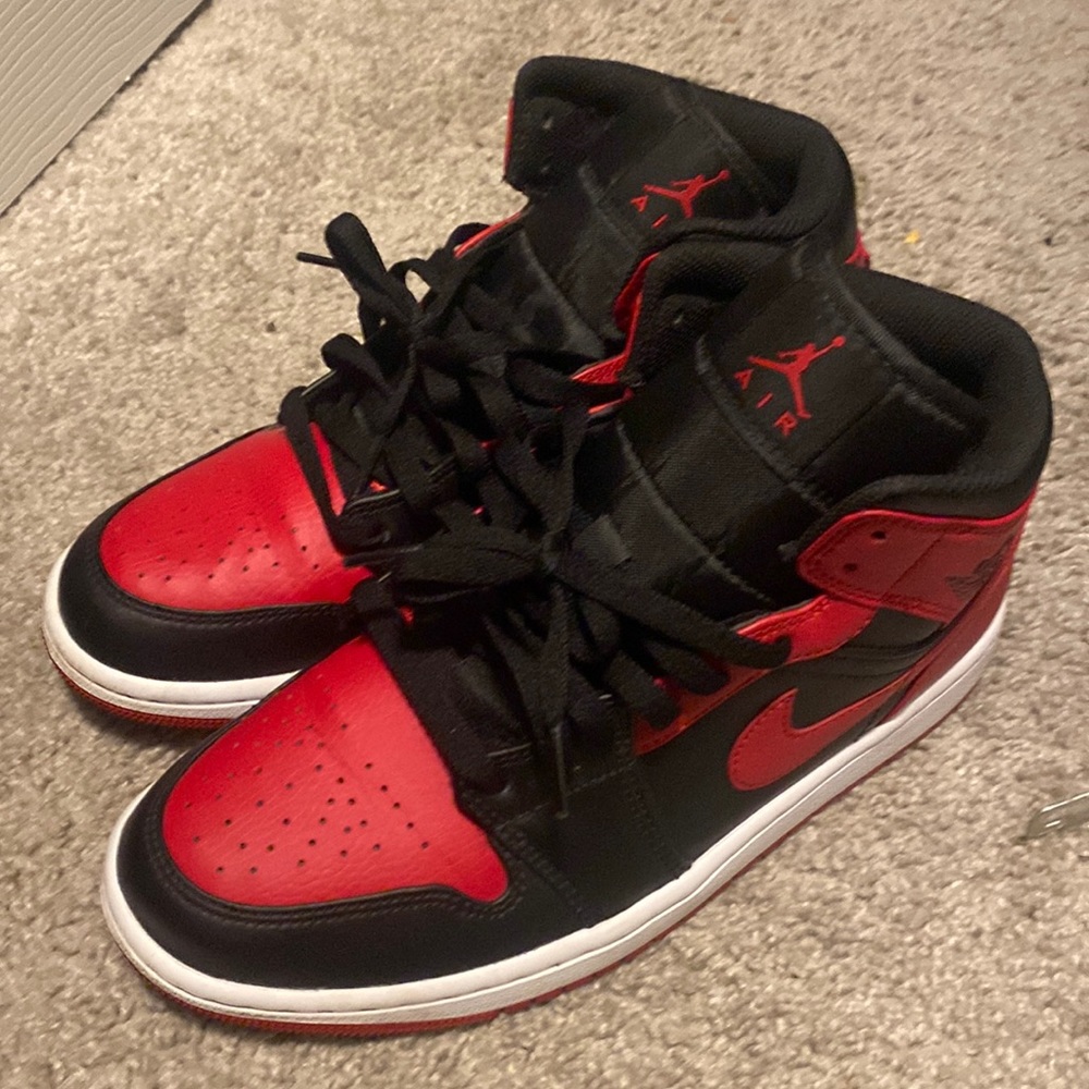 Size 8  Jordan 1’s banned lows